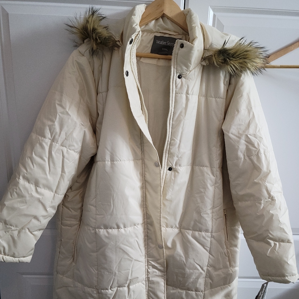 Totes brand long puffy tan off white zipper and snaps with fur lined hood